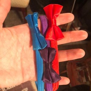 Set of three elastic headbands with a bow